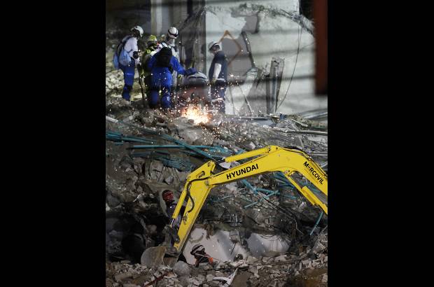 Julio C&#233;sar Herrera - Equipos de rescate trabajan con intensidad y rapidez para encontrar a seis personas que contin&#250;an desaparecidas.