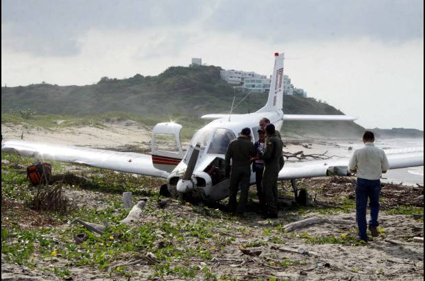 Rafael Polo, Colprensa - La avioneta Piper PA-28, de la Escuela de Aviación Protécnica, tuvo que aterrizar de emergencia tras presentar un problema en el motor que se apagó repentinamente.