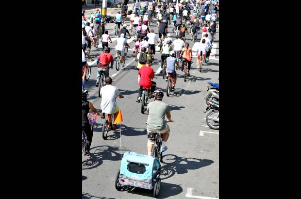 Juan Antonio Sánchez - Este domingo se realizó el Ciclopaseo por las calles de Medellín con motivo del Día de la Bicicleta. Pequeños y grandes disfrutaron del recorrido que reunió a la familia y los amigos. Todos compartieron el lema del evento: En bici somos más felices.