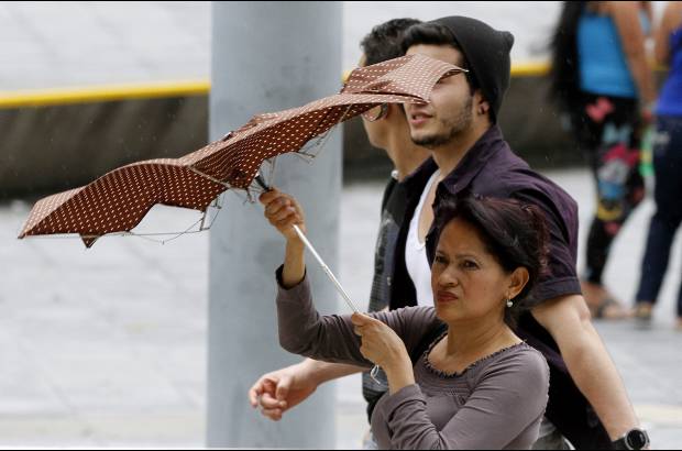 Donaldo Zuluaga - En el Palacio de Exposiciones, las mujeres ejercieron su derecho al voto en las diferentes mesas que estuvieron dispuestas para las elecciones al Senado, C&#225;mara y Parlamento Andino.