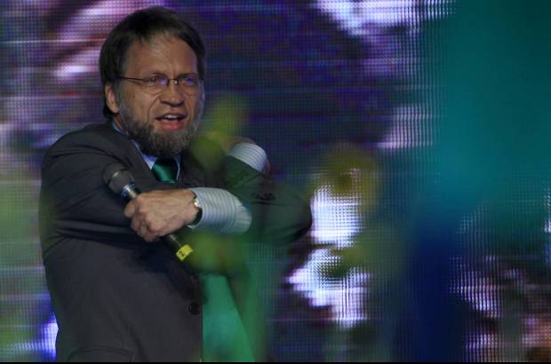 Reuters - Un emotivo discurso dio este domingo el candidato Antanas Mockus, quien disputará la presidencia en segunda vuelta con Juan Manuel Santos.