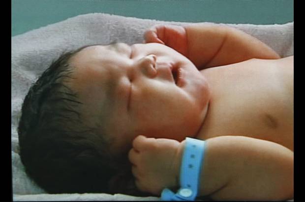 AP - Una mujer china tuvo el s&#225;bado pasado a un beb&#233; que pes&#243; siete kilos. Se llama Chun Chun y naci&#243; en la provincia de Henan. Por su tama&#241;o, se considera el ni&#241;o m&#225;s grande del gigante asi&#225;tico.