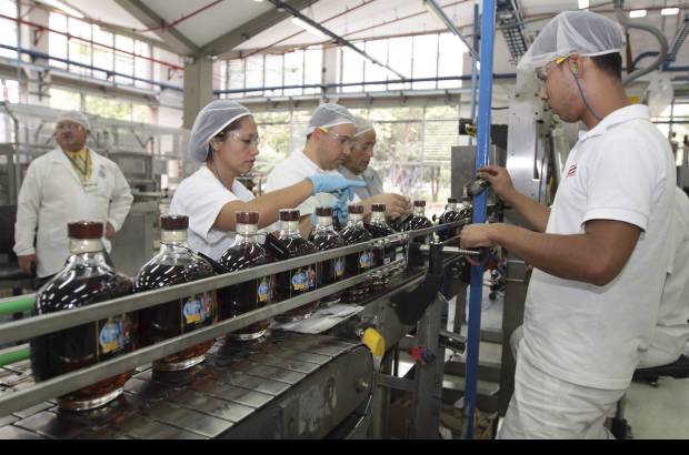 Foto Donaldo Zuluaga - Botella y etiqueta fueron dise&#241;adas por el artista.