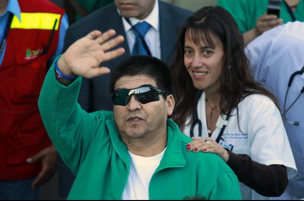 AP - Esteban Rojas podrá cumplir la promesa que hizo a su esposa de casarse en una ceremonia religiosa.