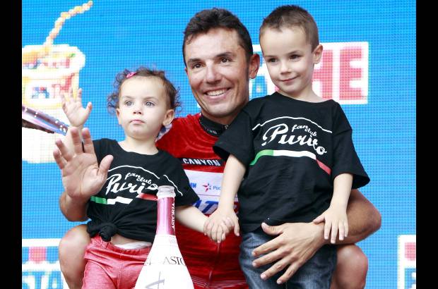 Reuters - El ciclista de 32 a&#241;os es apenas el tercero que no es italiano en ganar el Giro en los &#250;ltimos 15 a&#241;os.
