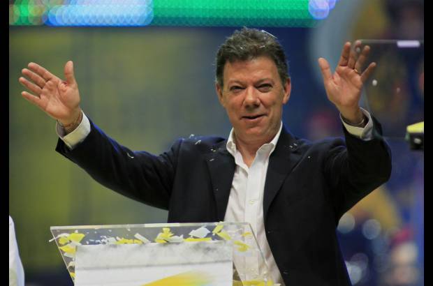AP - Juan Manuel Santos invitó a Mockus a que "nos acompañen a trabajar por una Colombia unida, educada, justa e íntegra".
