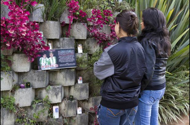 Esteban Vanegas - En un acto simb&#243;lico, las familias de las personas desaparecidas, han hecho altares improvisados para rogar por sus parientes.