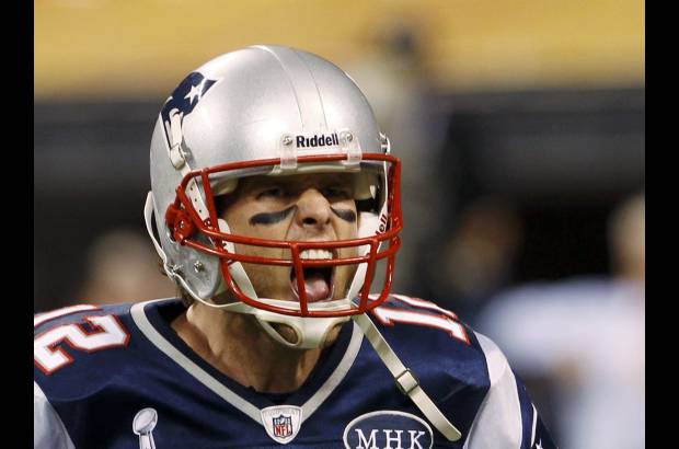 Reuters - A falta de s&#243;lo 15 segundos para el t&#233;rmino de la primera parte del partido, Brady complet&#243; un avance de 96 yardas en 14 jugadas, nueva marca en un partido de Super Bowl. Los Patriots remontaron el marcador 10-9.