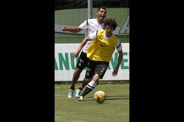 Donaldo Zuluaga - John Fredy Pajoy trabaj&#243; la pelota parada.