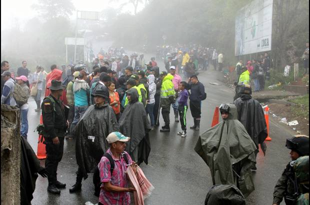 Foto cortes&#237;a Polic&#237;a Antioquia - La v&#237;a a Buritic&#225; se encuentra cerrada y controlada por las autoridades militares y de Polic&#237;a.