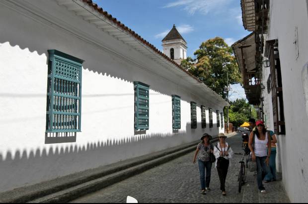 Cortes&#237;a de Antioquia Presente - En 1992 Antioquia Presente trabaj&#243; en la reubicaci&#243;n de habitantes de Bello expuestos a alto riesgo natural. Construy&#243; 92 viviendas y equipamiento urbano.