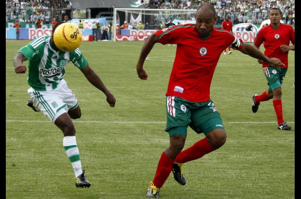 Jaime P&#233;rez - La feliz ganadora del carro que fue sorteado recibi&#243; las llaves de manos de Faustino Asprilla.