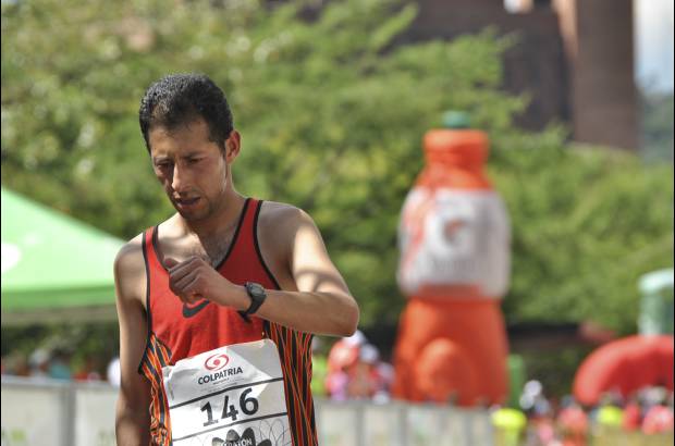 Esteban Jaramillo y Sebasti&#225;n Salazar - M&#225;s de 10 mil competidores se dieron cita en esta hist&#243;rica cita deportiva que se corr&#237;a en las modalidades de 5, 10, 21 y 42 kil&#243;metros.