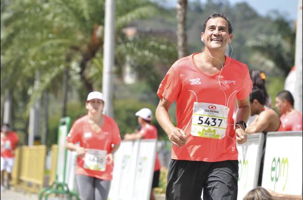Esteban Jaramillo y Sebasti&#225;n Salazar - M&#225;s de 10 mil competidores se dieron cita en esta hist&#243;rica cita deportiva que se corr&#237;a en las modalidades de 5, 10, 21 y 42 kil&#243;metros.