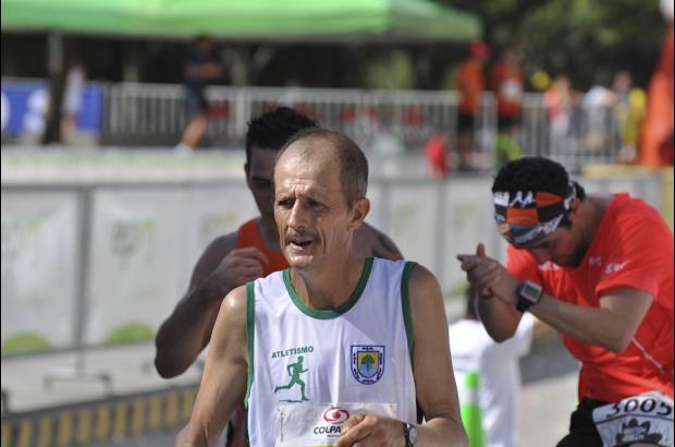 Esteban Jaramillo y Sebasti&#225;n Salazar - M&#225;s de 10 mil competidores se dieron cita en esta hist&#243;rica cita deportiva que se corr&#237;a en las modalidades de 5, 10, 21 y 42 kil&#243;metros.
