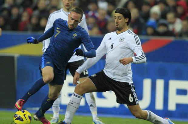 REUTERS - Al buen control alem&#225;n respondi&#243; Francia con chispazos de velocidad, casi siempre salidas de los pies de Frank Rib&#233;ry.