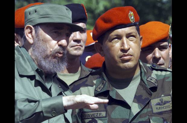 - En 1992, Ch&#225;vez intent&#243; en compa&#241;&#237;a de otros militares intent&#243; un golpe de Estado contra el entonces presidente Carlos Andr&#233;s P&#233;rez, pero fracas&#243;.
