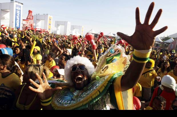 Reuters - Desde R&#237;o de Janeiro los brasile&#241;os celebraron el triunfo de su selecci&#243;n.
