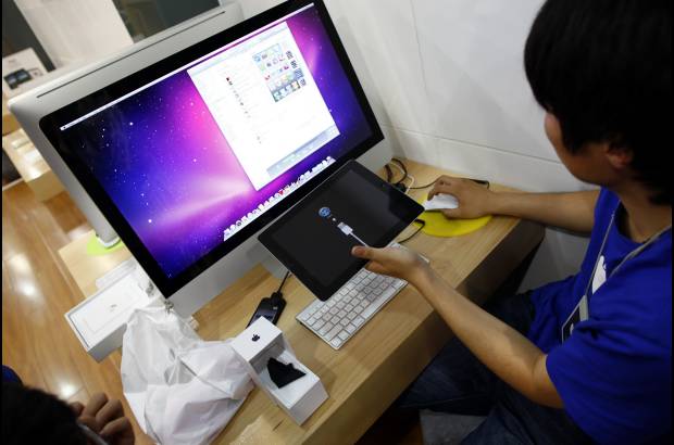 Reuters - En la tienda se venden todos los productos de la famosa marca de la manzana.