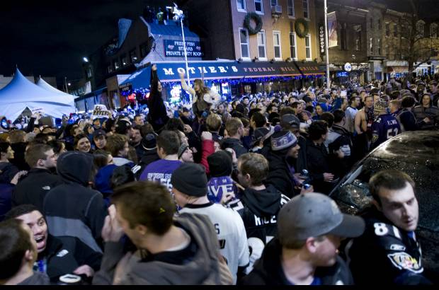 AP - Por su parte, los aficionados de los Ravens festejaron en Nueva Orleans hasta altas horas de la madrugada.