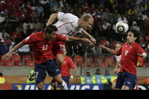 Reuters - Pero, ironías del destino, las dos victorias frente a Honduras y Suiza pueden no ser suficientes en el Grupo H para avanzar a la segunda ronda. A la vuelta de la esquina aguarda la vigente campeona de Europa. Un equipo poderoso en el juego ofensivo, con un estilo similar al de Chile.