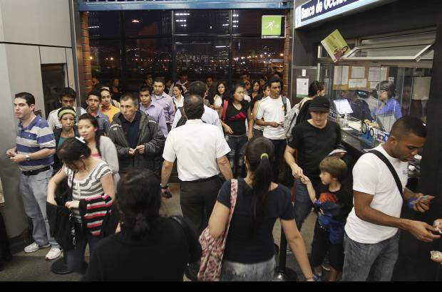 Foto R&#243;binson S&#225;enz - El metro explica que en octubre y noviembre aumenta la afluencia de pasajeros, que se dispara en el &#250;ltimo trimestre.