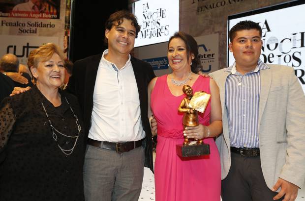 Fotos juan antonio sánchez - Maria Inés Pérez, Santiago Londoño, secretario de Gobierno de Antioquia; Ligia Pérez y Luis David Castillo.