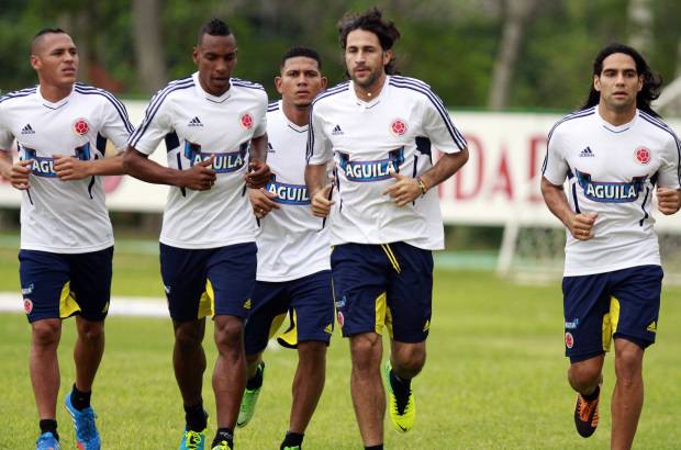 COLPRENSA - El volante de Atl&#233;tico Nacional, Alexander Mej&#237;a, atendi&#243; a los medios de comunicaci&#243;n: &quot;vengo bien porque en Nacional estamos en un gran momento y con Selecci&#243;n igual&quot;.