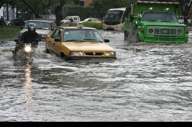 Juan A. S&#225;nchez - El director del Simpad, Camilo Zapata, indic&#243; que la lluvia entr&#243; con fuerza por el oriente y cruz&#243; al occidente.