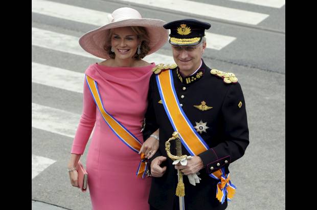 Reuters - El príncipe Felipe y la princesa Matilde de Bélgica desfilaron por la alfombra azul que recibió a los invitados.