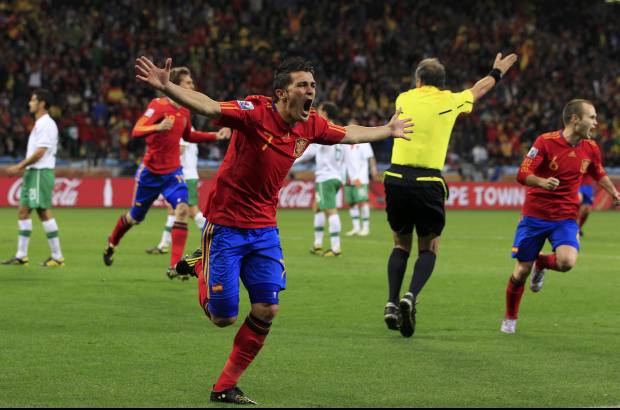 Reuters - La selección española pareció recuperar la memoria este martes, al mostrar pasajes del exquisito juego que le permitió ganar la Eurocopa hace dos años en la victoria 1-0 sobre Portugal en los octavos de final del Mundial.