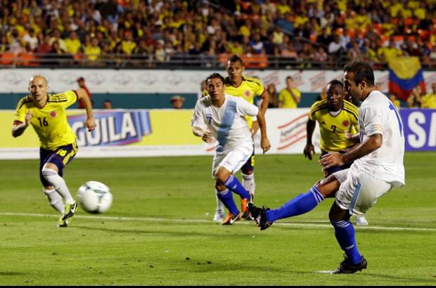 AP - El descuento de Guatemala lo anotó el volante creativo José Contreras, tras un penal inexistente que sancionó el árbitro del partido.