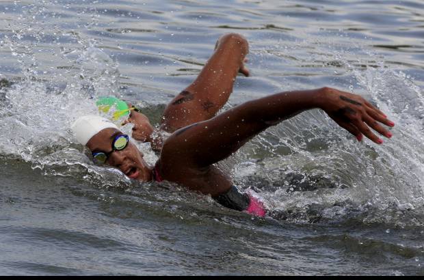 Jaime Pérez - Bien parejas, por dentro la venezolana Andreina Pinto y por fuera la brasileña Ana Cunha. Así fue la constante hasta la meta y por eso las dos recibieron el oro en aguas abiertas.