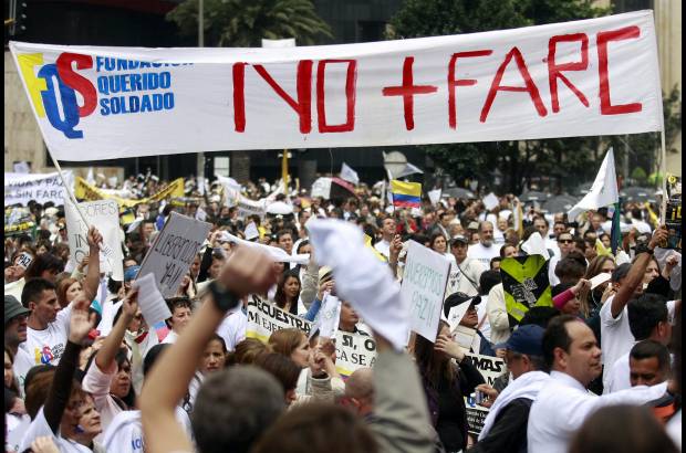 Colprensa - Durante la protesta fluy&#243; la rabia y la indignaci&#243;n que desat&#243; 10 d&#237;as antes el asesinato a sangre fr&#237;a de tres polic&#237;as y un militar que las Farc ten&#237;an cautivos desde hace m&#225;s de 10 a&#241;os.