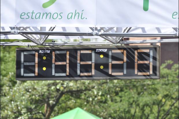 Esteban Jaramillo y Sebasti&#225;n Salazar - M&#225;s de 10 mil competidores se dieron cita en esta hist&#243;rica cita deportiva que se corr&#237;a en las modalidades de 5, 10, 21 y 42 kil&#243;metros.