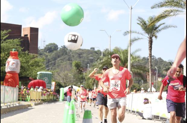 Esteban Jaramillo y Sebasti&#225;n Salazar - M&#225;s de 10 mil competidores se dieron cita en esta hist&#243;rica cita deportiva que se corr&#237;a en las modalidades de 5, 10, 21 y 42 kil&#243;metros.