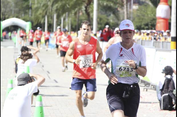 Esteban Jaramillo y Sebasti&#225;n Salazar - M&#225;s de 10 mil competidores se dieron cita en esta hist&#243;rica cita deportiva que se corr&#237;a en las modalidades de 5, 10, 21 y 42 kil&#243;metros.
