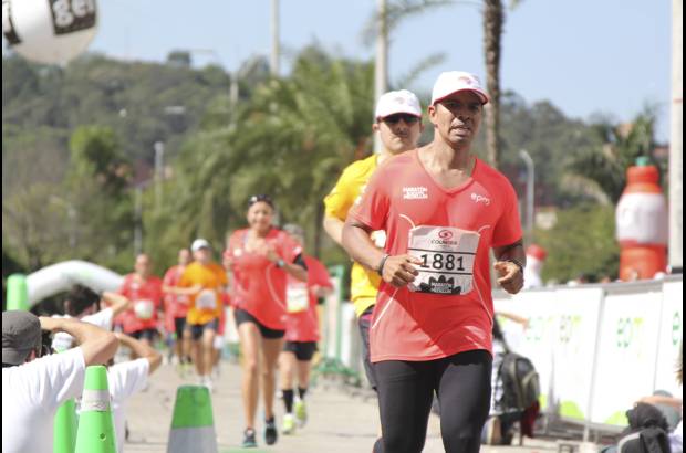 Esteban Jaramillo y Sebasti&#225;n Salazar - M&#225;s de 10 mil competidores se dieron cita en esta hist&#243;rica cita deportiva que se corr&#237;a en las modalidades de 5, 10, 21 y 42 kil&#243;metros.