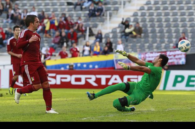 Reuters - El venezolano Giancarlo Maldonado estuvo cerca del gol en el partido ante Per&#250;.