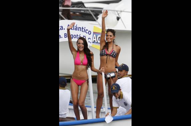 Colprensa - En este tradicional evento, las candidatas recorrieron la bahía de Cartagena, acompañadas de los cadetes de la Escuela Naval. La cita final fue en el Club Naval, donde las candidatas desfilaron en un acto de carácter benéfico para la Acción Social Naval.