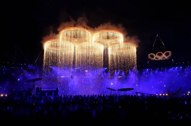 Reuters - Despu&#233;s dio paso a una exuberante y exc&#233;ntrica celebraci&#243;n de la historia, el arte y la cultura brit&#225;nica.