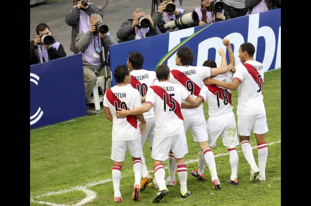 Reuters - Per&#250; gole&#243; 4-1 este s&#225;bado a Venezuela con tres dianas de Paolo Guerrero y se qued&#243; con el tercer puesto de la Copa Am&#233;rica.