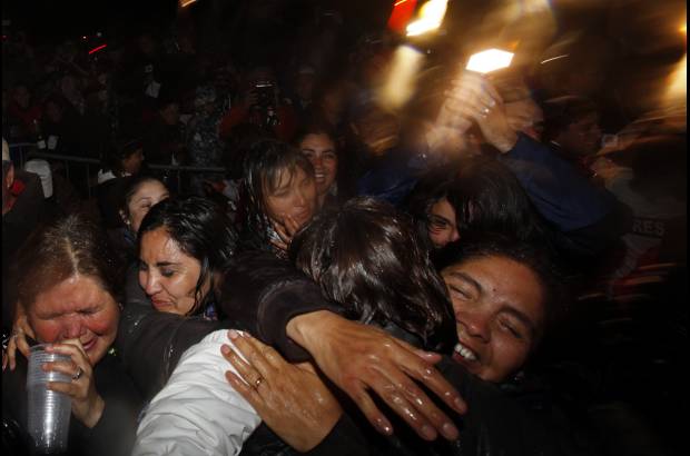 AP - La plaza principal de Copiapó recibió a casi 3.000 habitantes que celebraron el rescate de los 33 mineros.