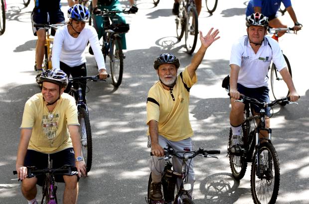 Juan Antonio Sánchez - Este domingo se realizó el Ciclopaseo por las calles de Medellín con motivo del Día de la Bicicleta. Pequeños y grandes disfrutaron del recorrido que reunió a la familia y los amigos. Todos compartieron el lema del evento: En bici somos más felices.