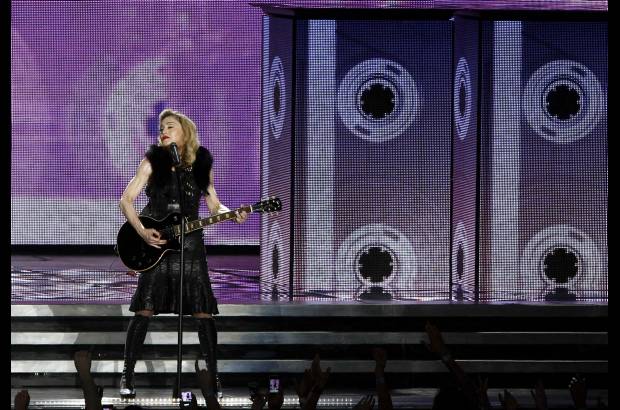 Reuters - Madonna arranc&#243; su gira mundial MDNA ante miles de admiradores euf&#243;ricos en Israel.