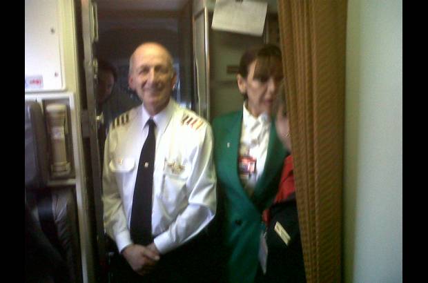 Juan José García Villegas - El capitán Héctor Alonso Sierra, un símbolo de los pilotos de SAM, fue el encargado de comandar la última tripulación de la aerolínea antioqueña.