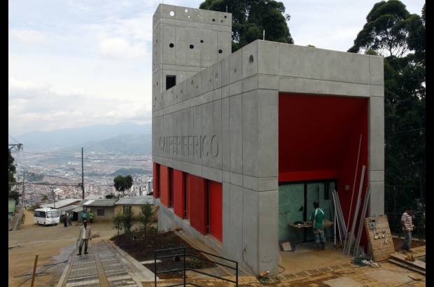 Julio C&#233;sar Herrera - El viernes, en el CAI de La Cruz, zona nororiental, se pul&#237;an detalles para que posiblemente esta semana la estructura sea puesta en servicio.