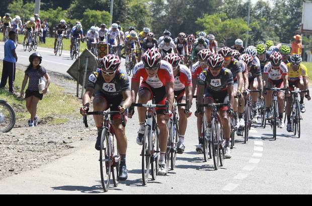 Róbinson Sáenz - Seguido de Juan Pablo Forero cruzaron la meta los pedalistas Jairo Salas, Jefry Romero, el italiano Marco Zanotti y Marvín Angarita, todos con el mismo tiempo.