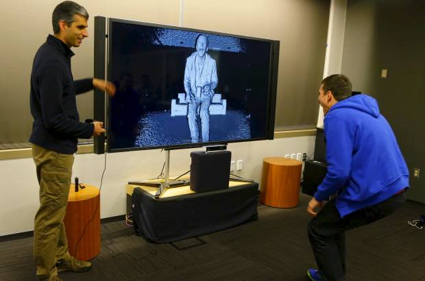 AP - El nuevo Kinect tiene la capacidad de leer rostros y reconocer si se est&#225; sonriendo o no.