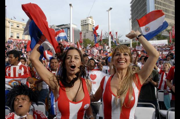 Reuters - Desde Asunción los hinchas paraguayos no perdieron ningún detalle de la actuación de su selección.